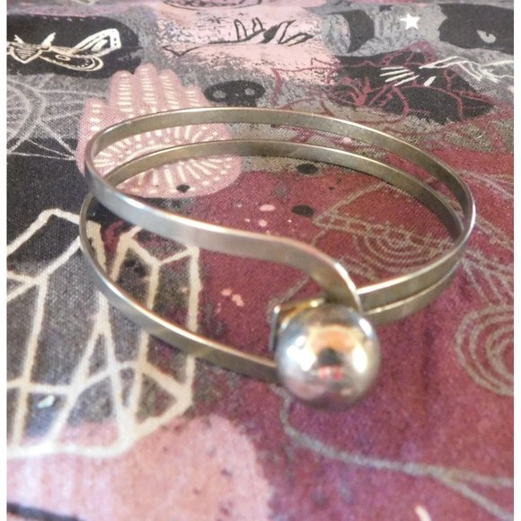 Silver Flexible Ball Clasp Bracelet - Picture 6 of 11